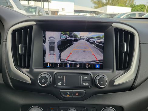 Used 2023 GMC Terrain SLT w/ Tech Package FWD image 10