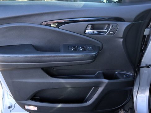 Used 2019 Honda Pilot Elite image 21