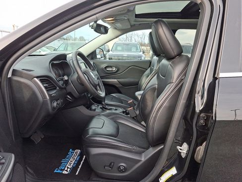 Used 2019 Jeep Cherokee Latitude Plus w/ Comfort/Convenience Group image 13