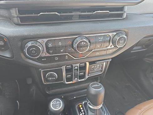 Used 2024 Jeep Gladiator Sport AWD/4WD image 19