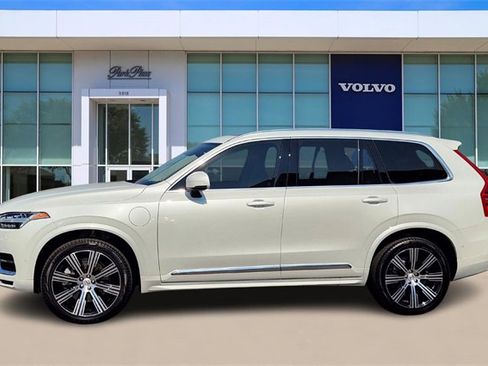 Certified 2025 Volvo XC90 T8 Plus w/ Protection Package Premier image 3