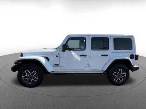 Used 2025 Jeep Wrangler Unlimited Sahara AWD/4WD image 9