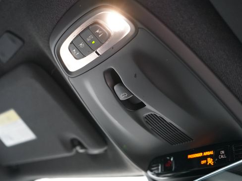 Used 2019 Volvo XC40 T5 R-Design image 34