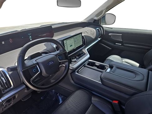 Used 2025 Ford Expedition Max Platinum AWD/4WD image 10