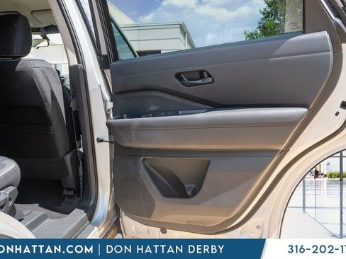 Used 2025 Nissan Pathfinder SV FWD image 22