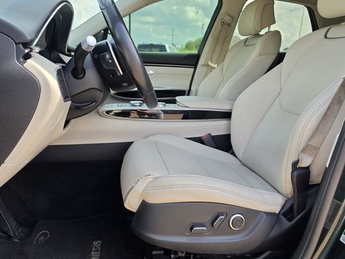 Used 2022 Genesis GV70 2.5T AWD/4WD image 11