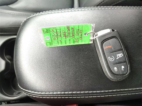 Used 2021 Jeep Cherokee Latitude Lux w/ Comfort/Convenience Group image 26