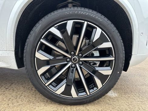 New 2026 Volvo XC90 B6 Plus w/ Protection Package AWD/4WD image 10