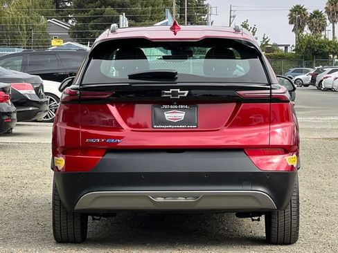 Used 2022 Chevrolet Bolt EUV Premier w/ Sun & Sound Package FWD image 7