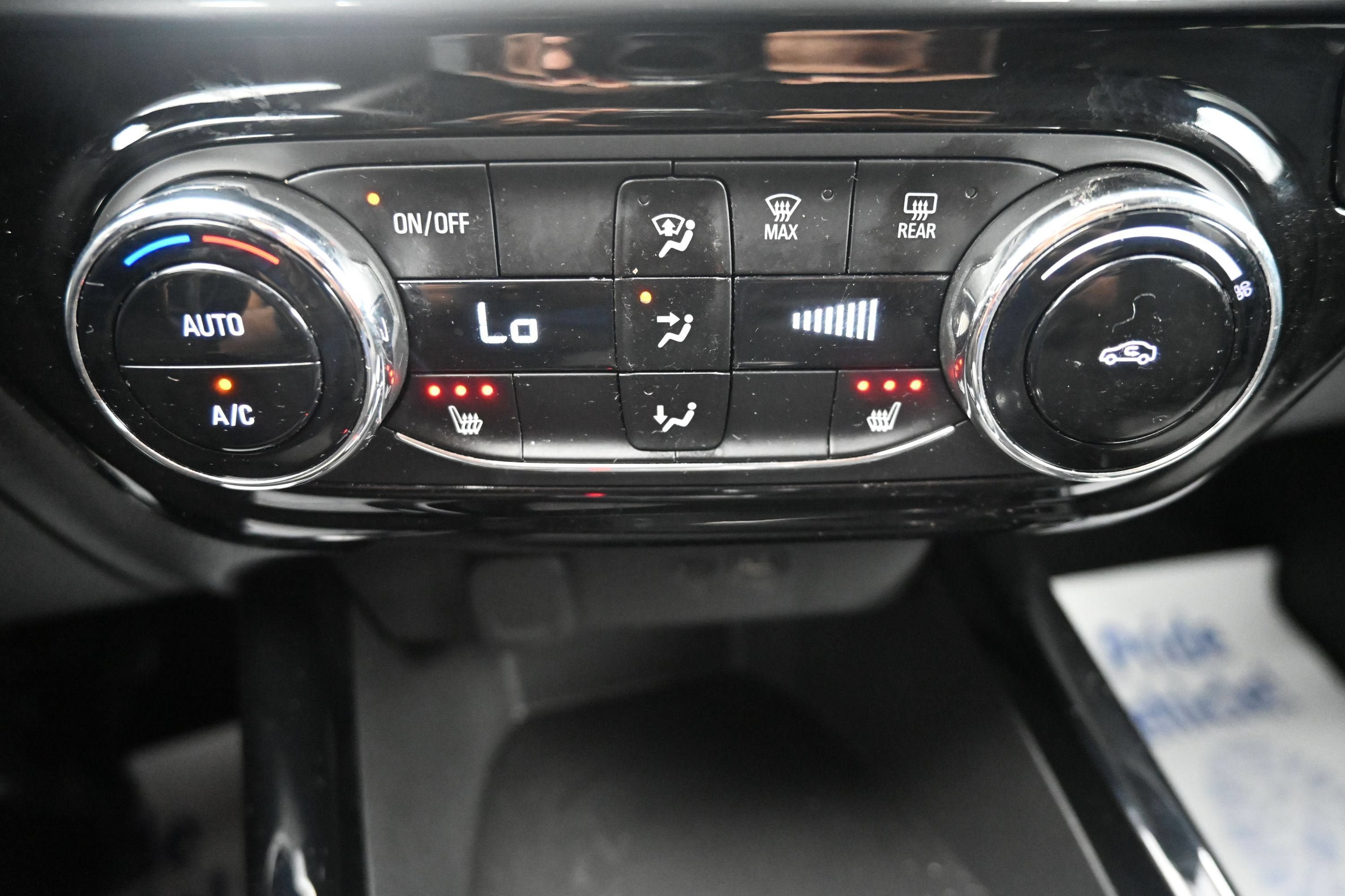 Certified 2024 Chevrolet Trax LT w/ Driver Confidence Package FWD image 17