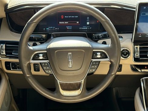 Used 2024 Lincoln Navigator Reserve image 15
