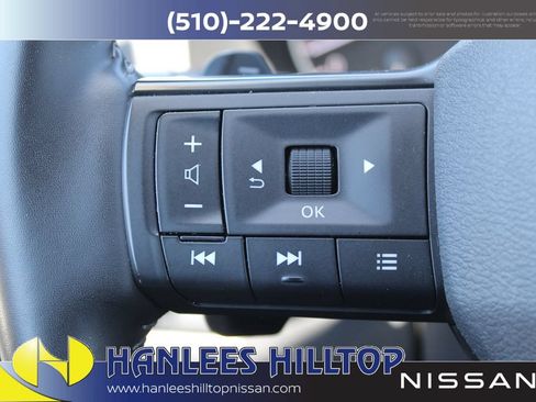 Used 2025 Nissan Rogue SV FWD image 30