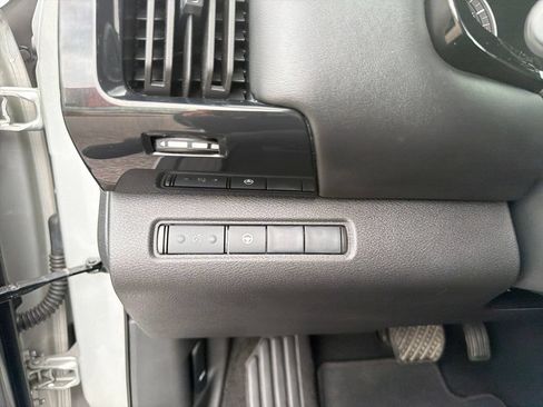 Used 2024 Nissan Pathfinder SV FWD image 37