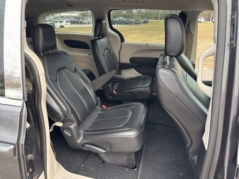 Used 2021 Chrysler Voyager Lxi image 15