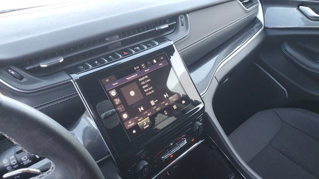 Used 2022 Jeep Grand Cherokee L Laredo w/ Luxury Tech Group I AWD/4WD image 12