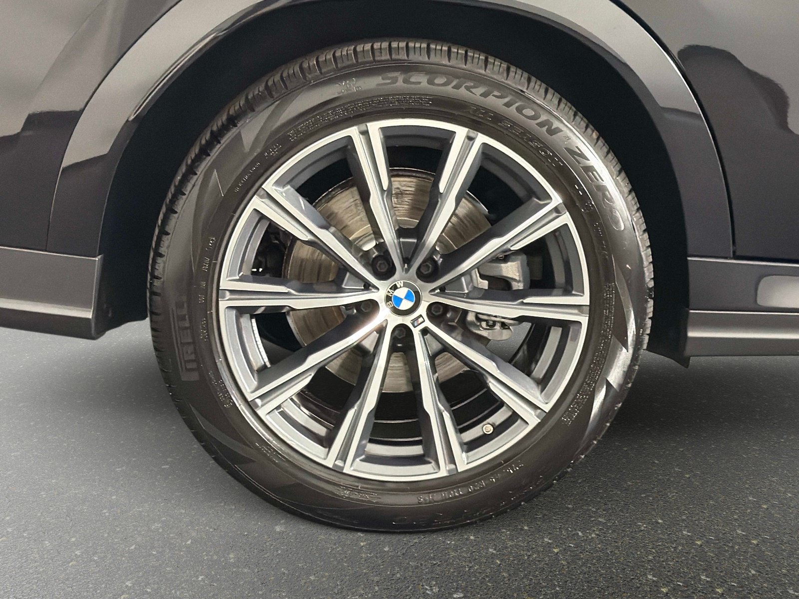 Used 2024 BMW X6 xDrive40i w/ Parking Assistance Package AWD/4WD image 17