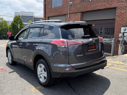 Used 2017 Toyota RAV4 LE AWD/4WD image 8