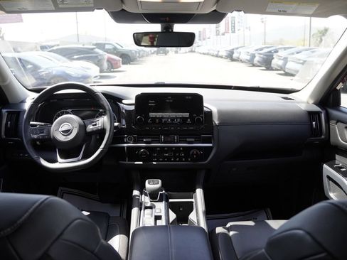 Used 2024 Nissan Pathfinder SL FWD image 20