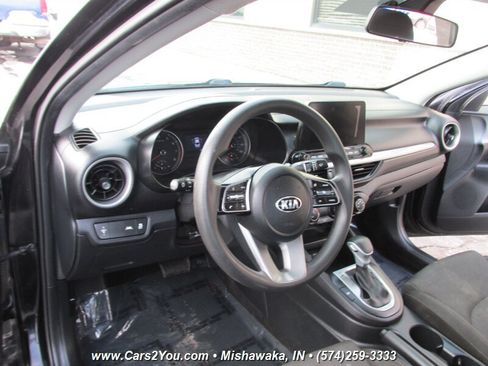 Used 2021 Kia Forte LXS FWD image 9