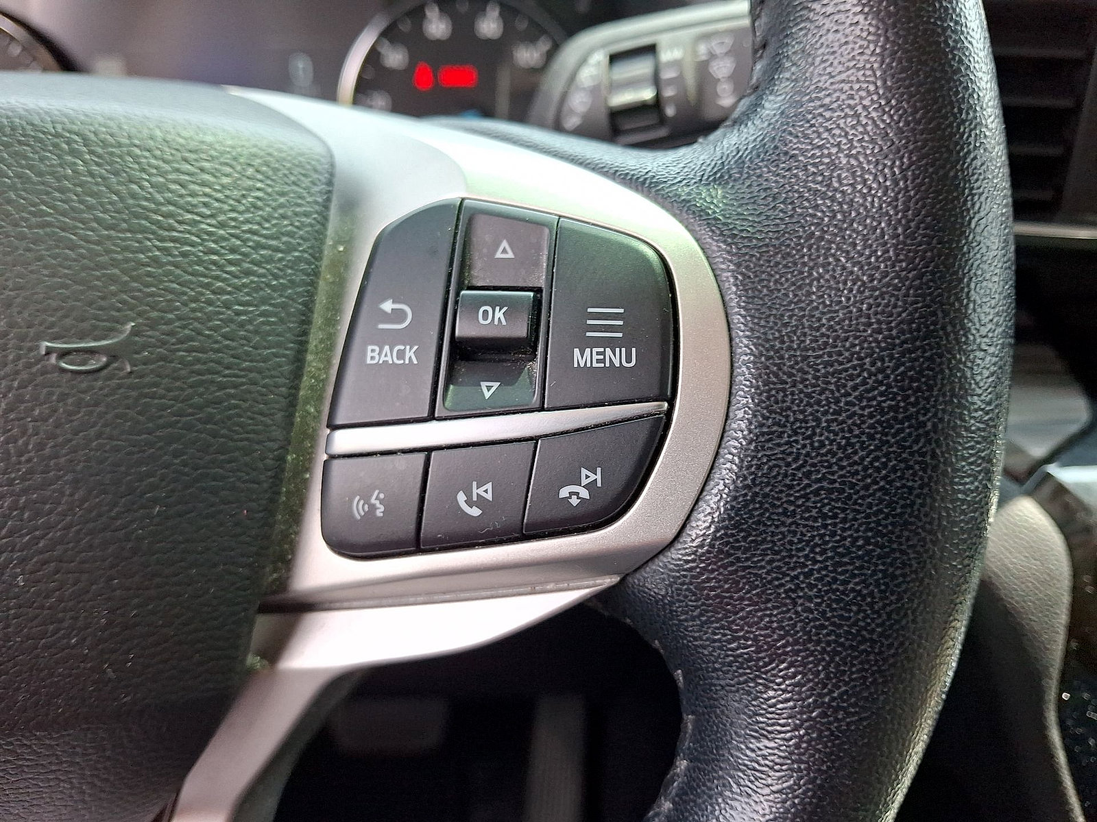 Used 2022 Ford Explorer Limited w/ Equipment Group 301A RWD image 18