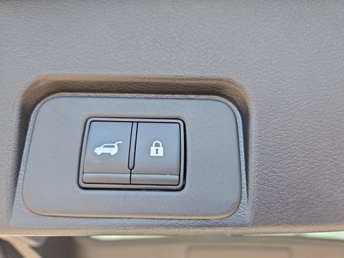 Used 2025 Nissan Rogue SV FWD image 13