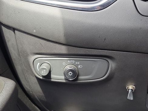 Used 2022 Chevrolet Equinox LS w/ LS Convenience Package FWD image 13