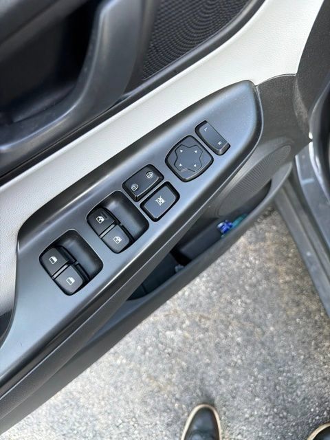 Used 2023 Hyundai Kona SEL FWD image 10