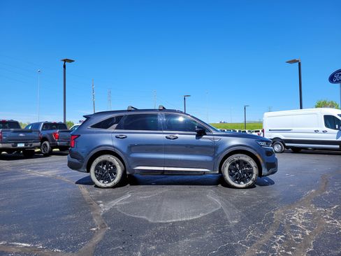 Used 2021 Kia Sorento S w/ Panoramic Sunroof Package image 2