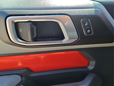 Used 2023 Ford Bronco Badlands w/ Sasquatch Package AWD/4WD image 14