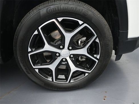 Used 2024 Jeep Compass Limited image 30