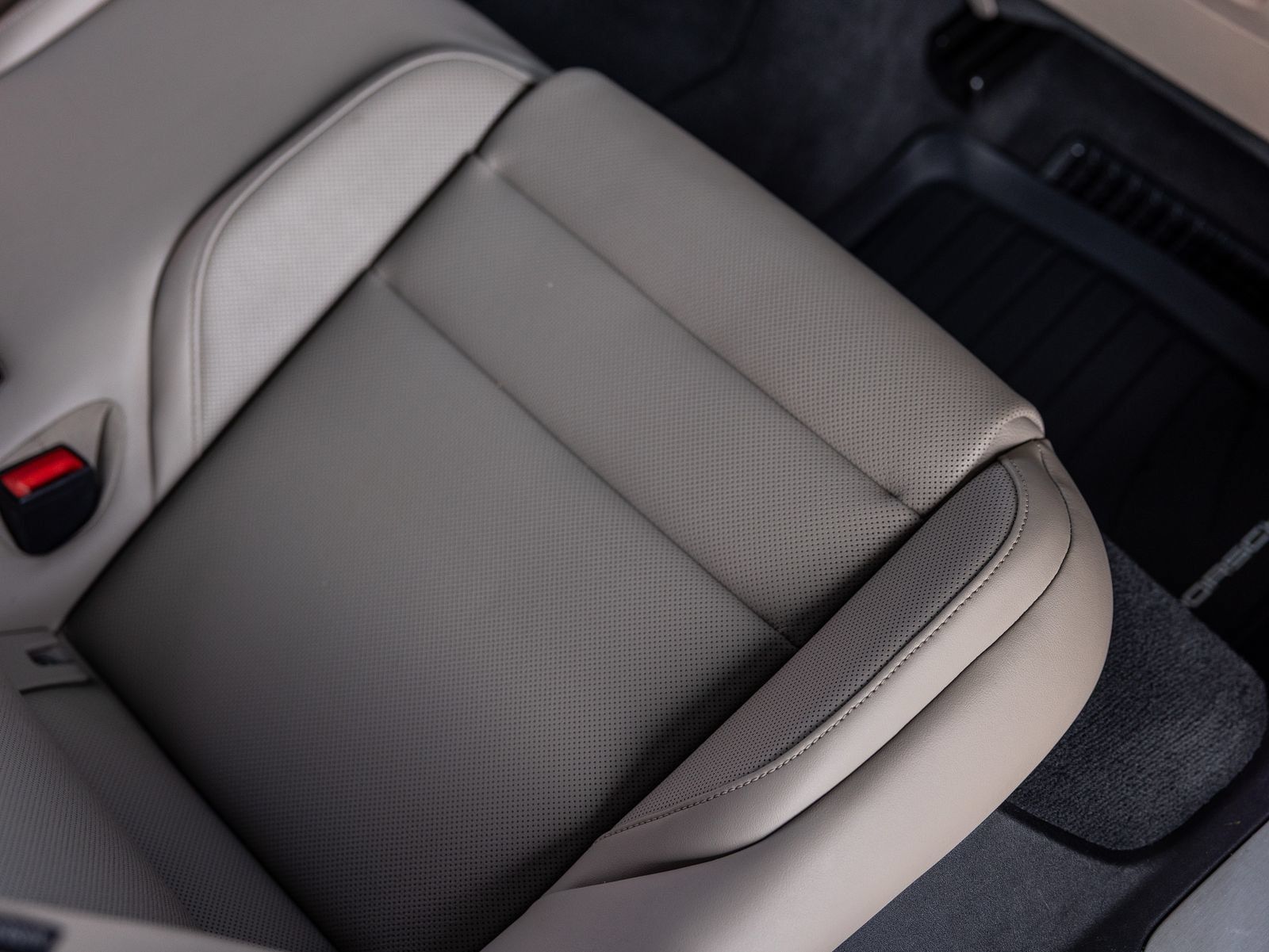 Certified 2025 Porsche Taycan RWD image 38