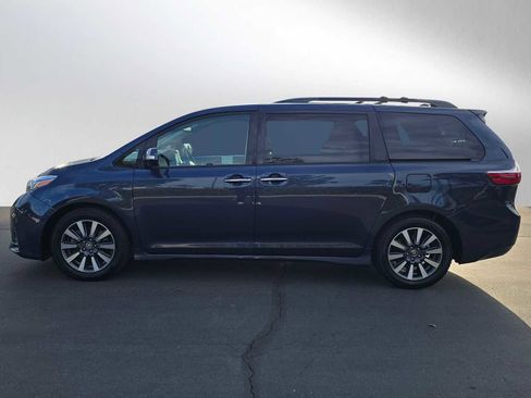 Used 2019 Toyota Sienna Limited image 6
