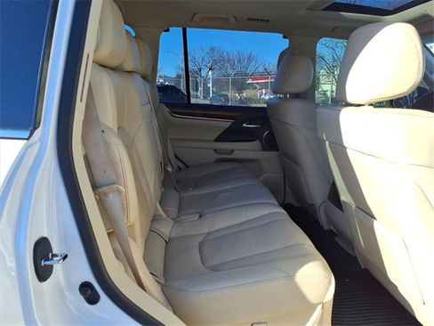 Used 2019 Lexus LX 570 4WD image 17
