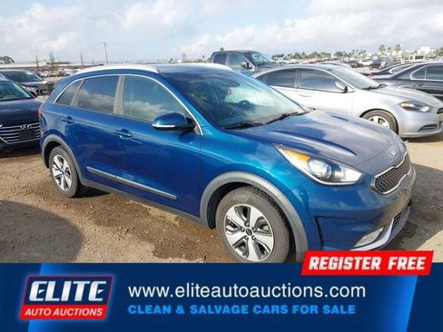 Used 2019 Kia Niro EX image 2