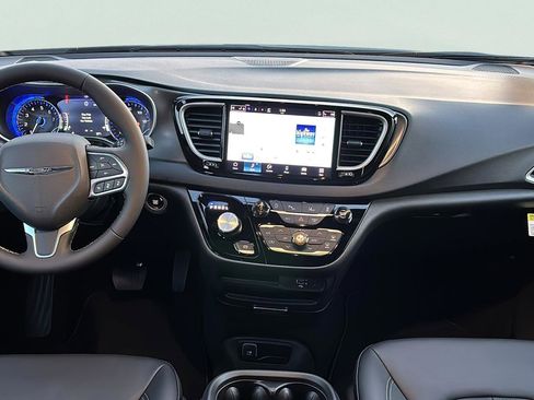 New 2026 Chrysler Voyager LX image 13