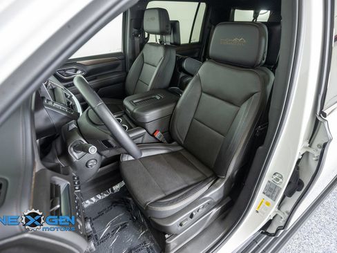 Used 2024 Chevrolet Suburban High Country w/ Advanced Technology Package AWD/4WD image 23