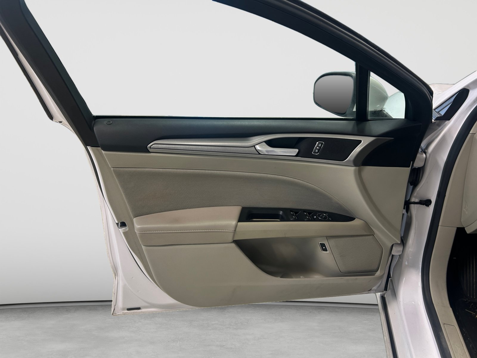 Used 2019 Ford Fusion SE FWD image 11