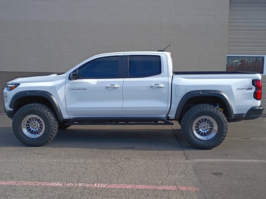 Used 2026 Chevrolet Colorado ZR2 w/ Technology Package AWD/4WD image 8