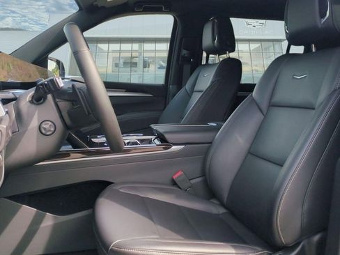 Certified 2025 Cadillac Escalade ESV Luxury RWD image 13