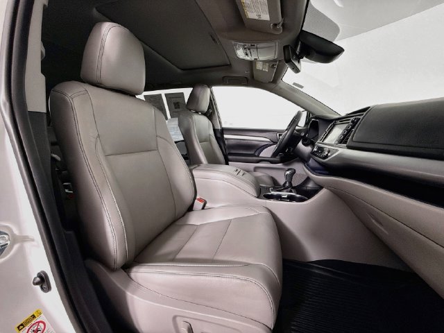 Used 2019 Toyota Highlander XLE AWD/4WD image 31
