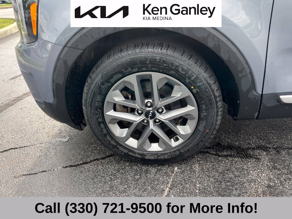 Used 2024 Kia Telluride LX FWD image 17