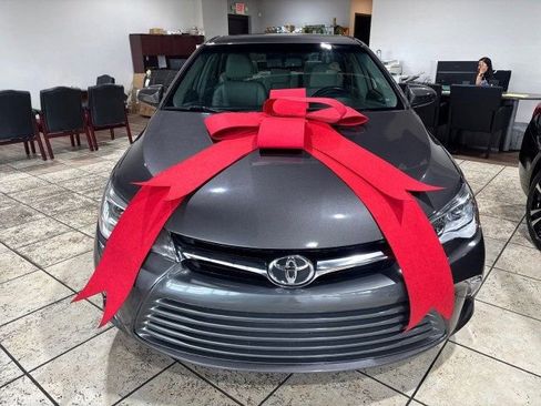 Used 2015 Toyota Camry XLE image 2