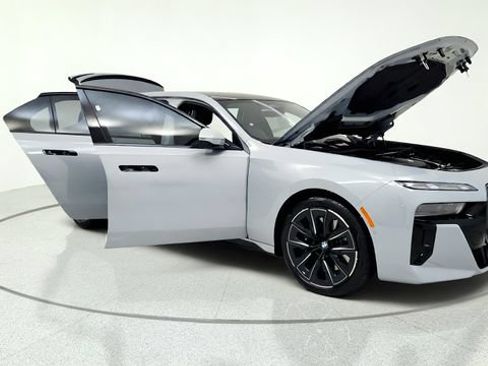 Used 2026 BMW 740i xDrive AWD/4WD image 11