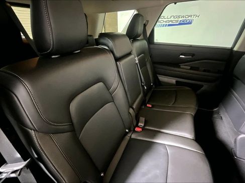 Used 2025 Nissan Pathfinder SL FWD image 22