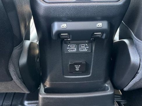 Used 2022 Jeep Wrangler Unlimited Rubicon w/ Cold Weather Group AWD/4WD image 19
