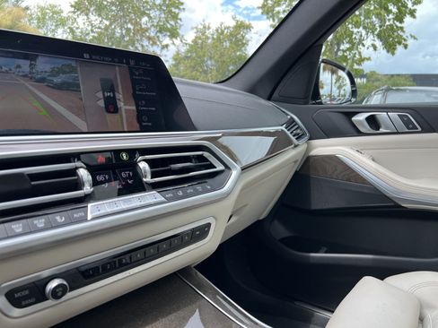 Used 2022 BMW X5 xDrive40i w/ Premium Package AWD/4WD image 30