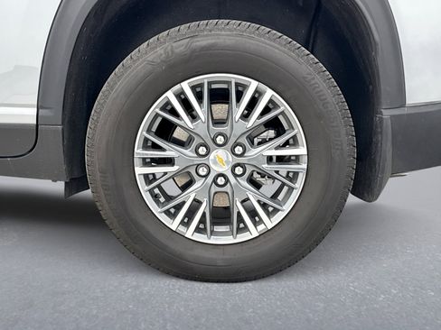 Used 2025 Chevrolet Traverse LT w/ Driver Confidence Package image 12