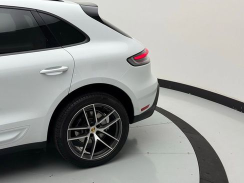 Used 2025 Porsche Macan image 46