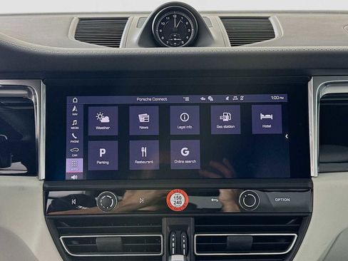 New 2026 Porsche Macan image 18