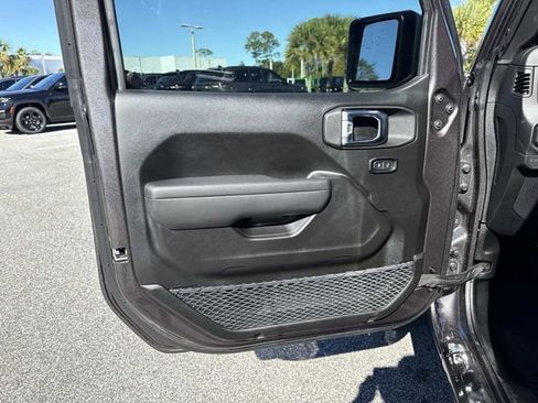 Used 2025 Jeep Wrangler Sport image 18